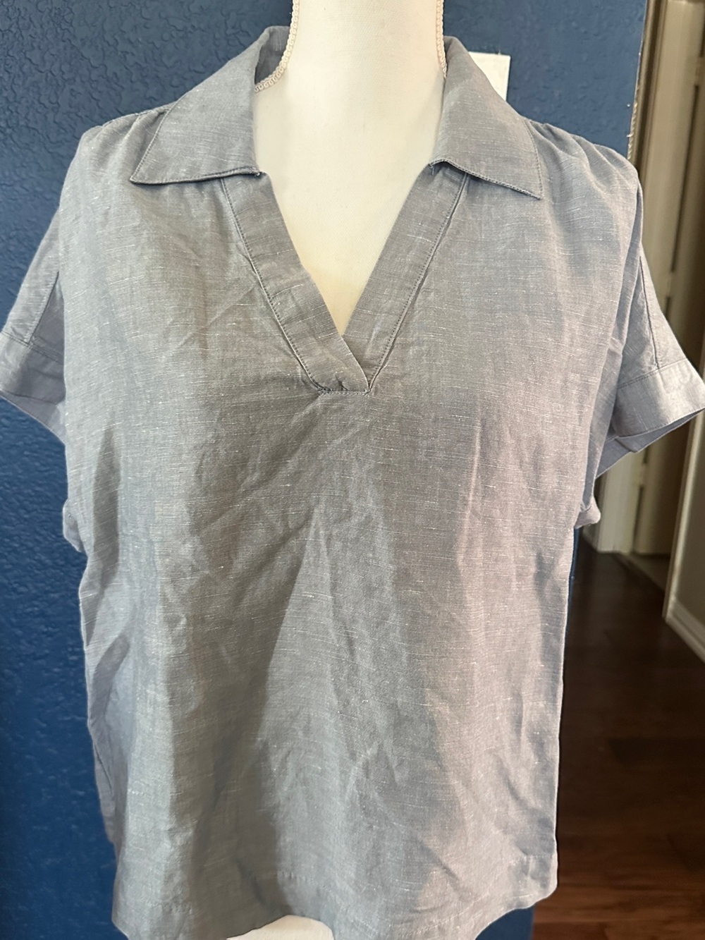 Haven Well Within Short-Sleeve V-Neck Collar Size L